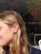 Bowtie earcuff