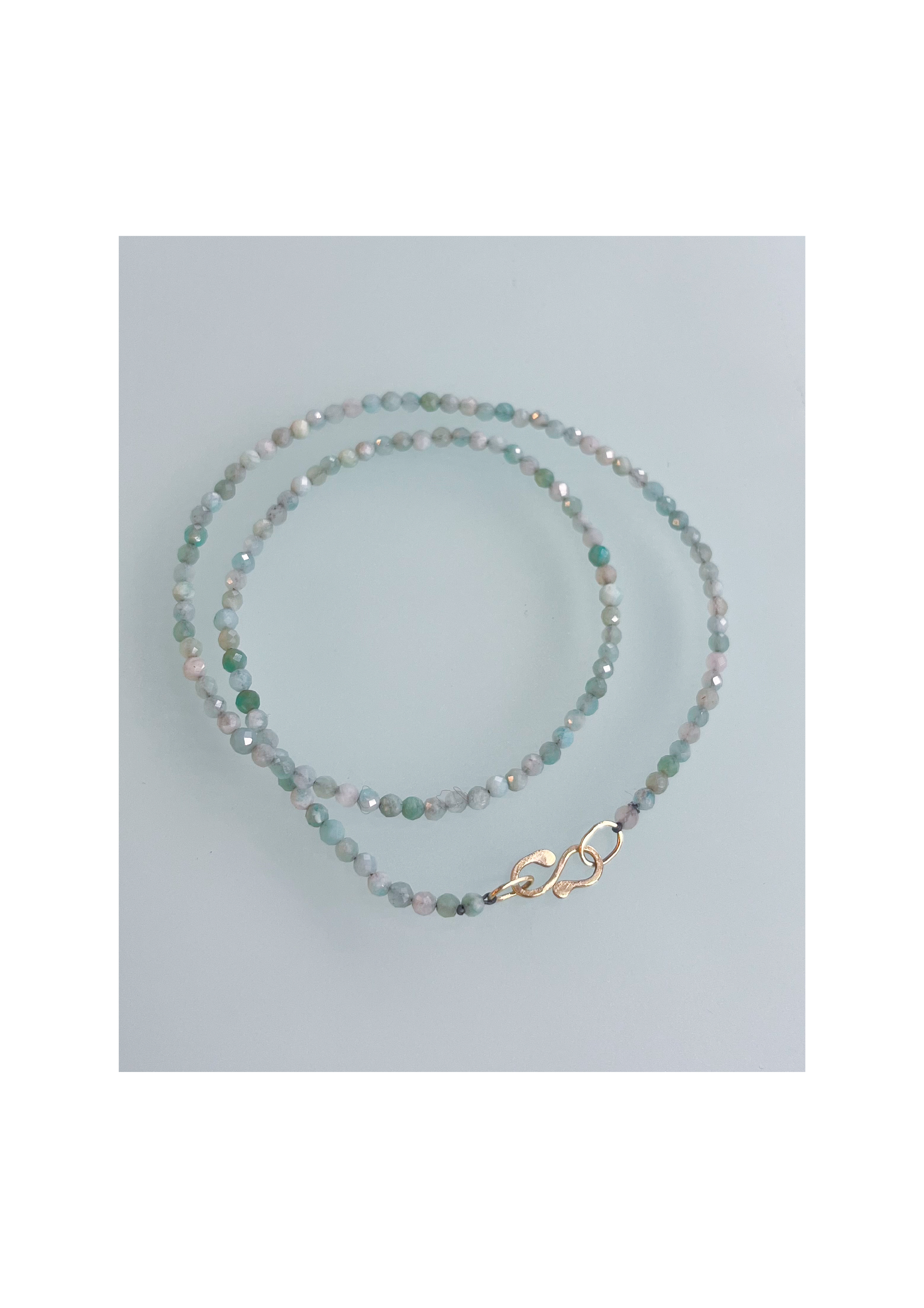 Ketting met amazoniet en gouden slot