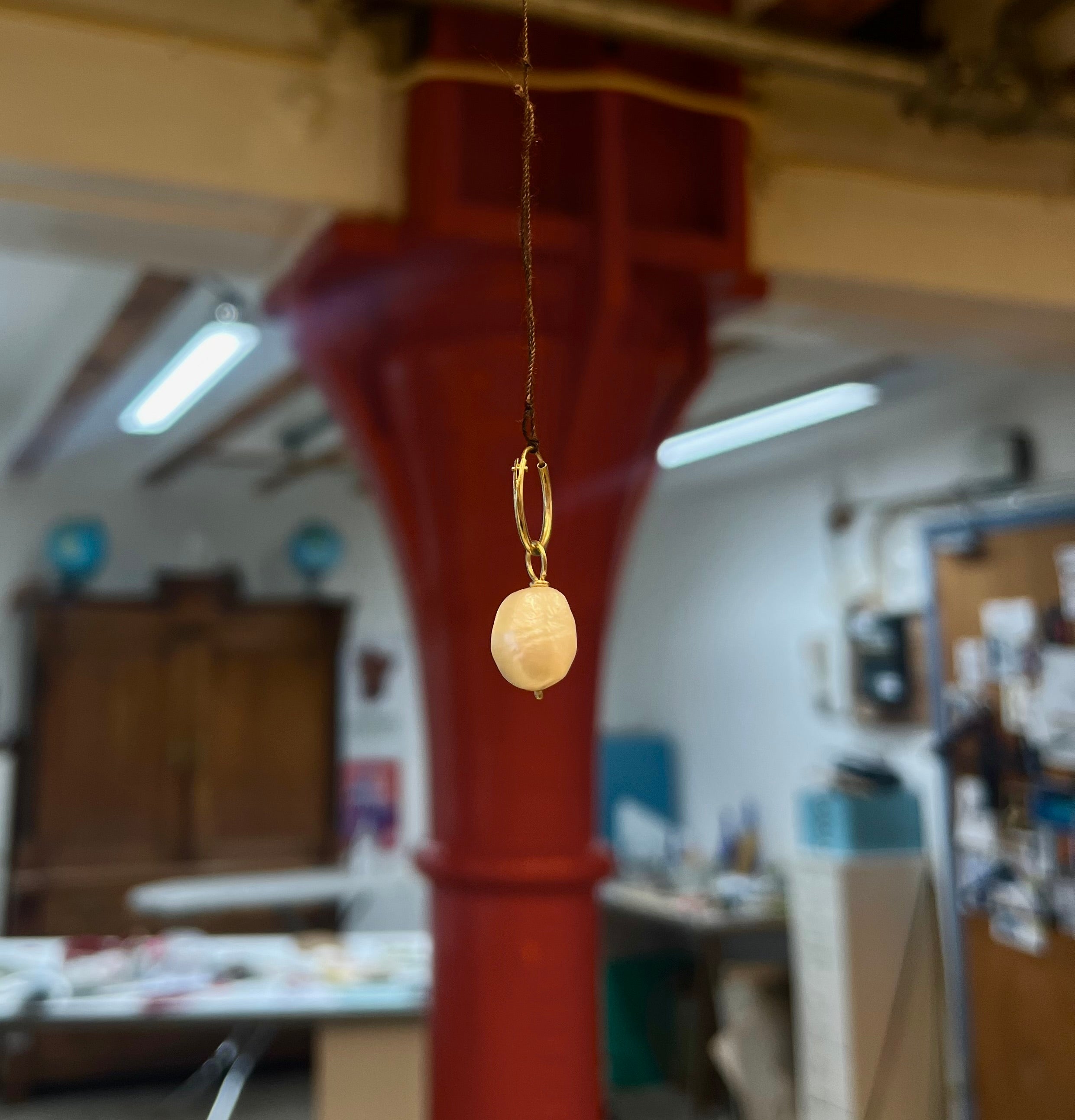 Hangertje parel op 14k goud