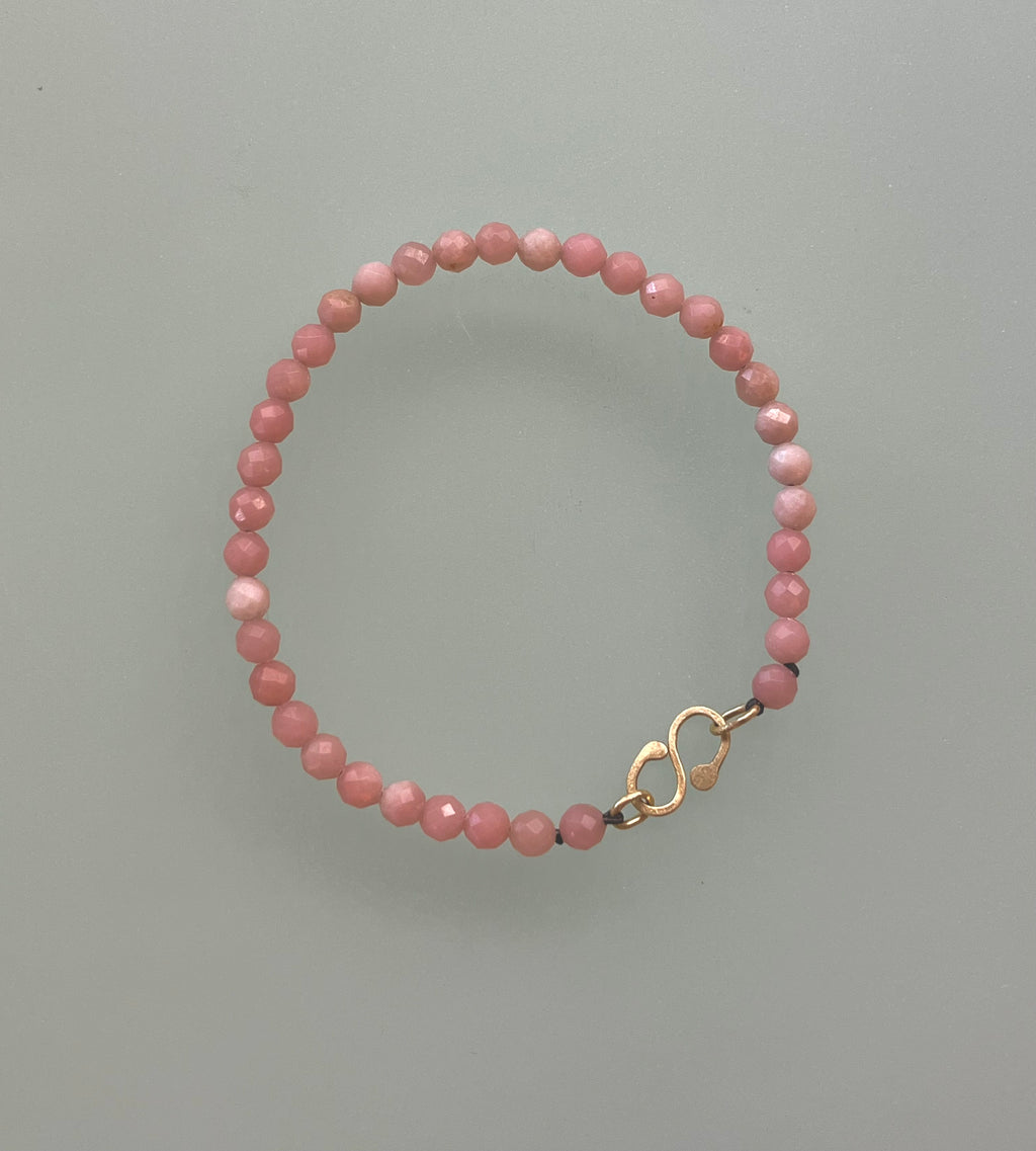 Armband pink opal met 14k gouden slot