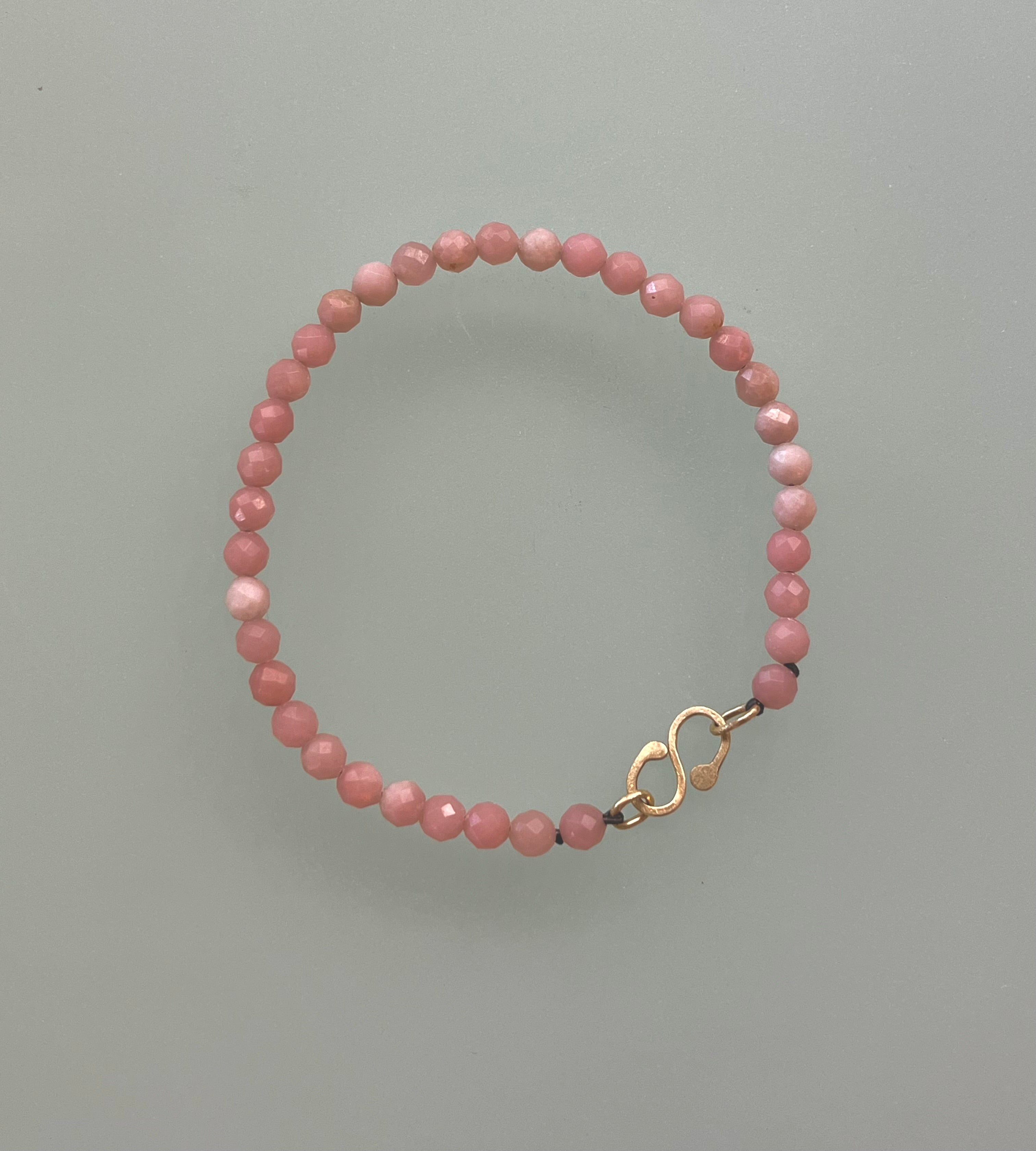 Armband pink opal met 14k gouden slot