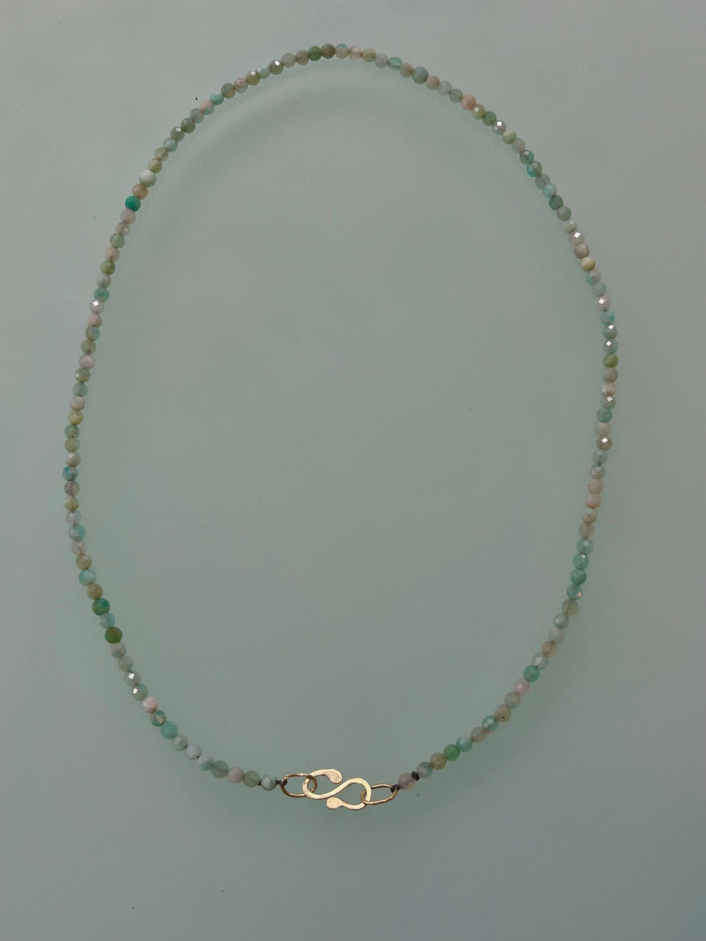 Ketting met amazoniet en gouden slot