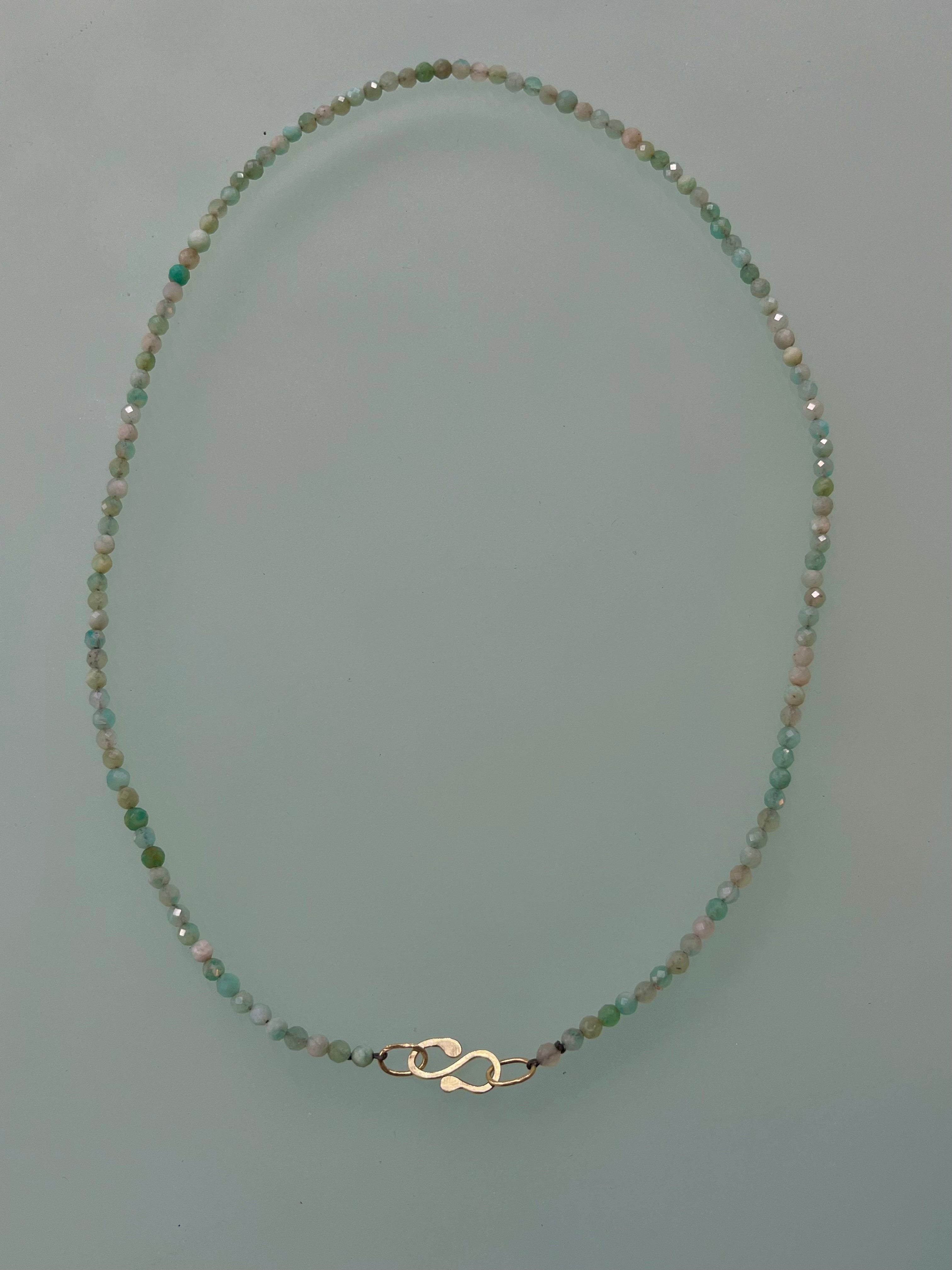 Ketting met amazoniet en gouden slot