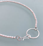 White clam ketting met zilveren slot