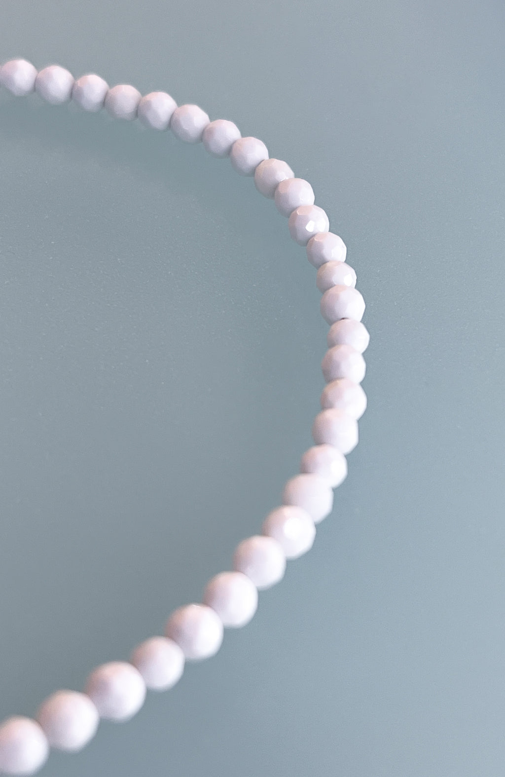 White clam ketting met zilveren slot