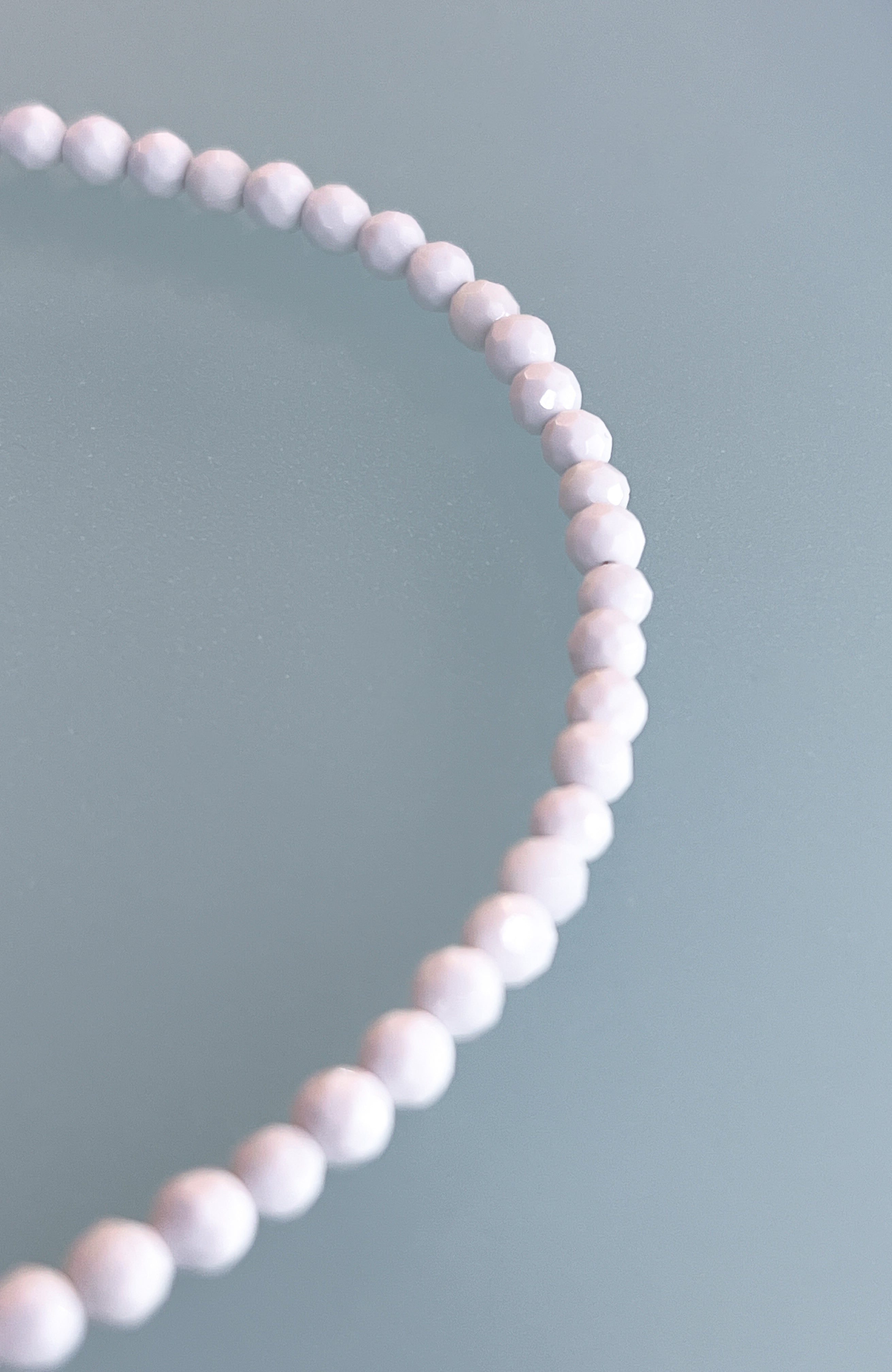 White clam ketting met zilveren slot