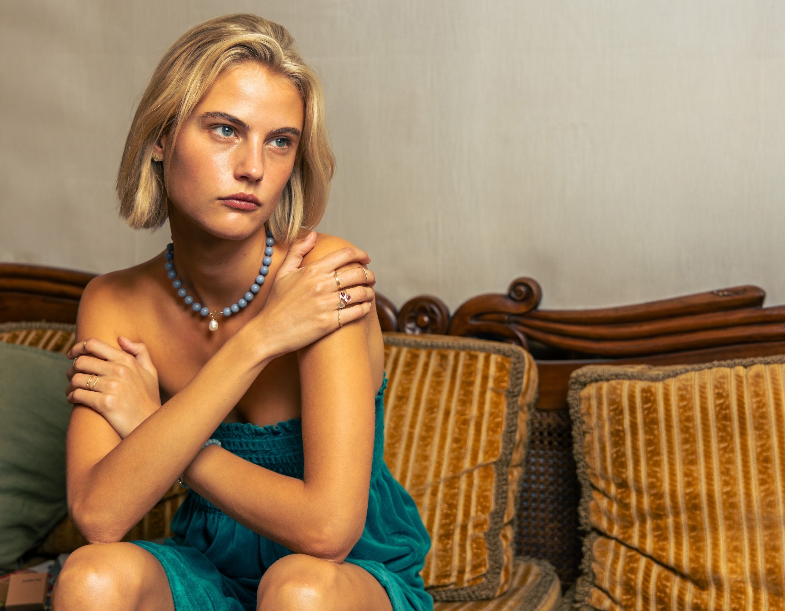 Ketting met angeliet, gouden slot met gouden barok-zoetwaterparel