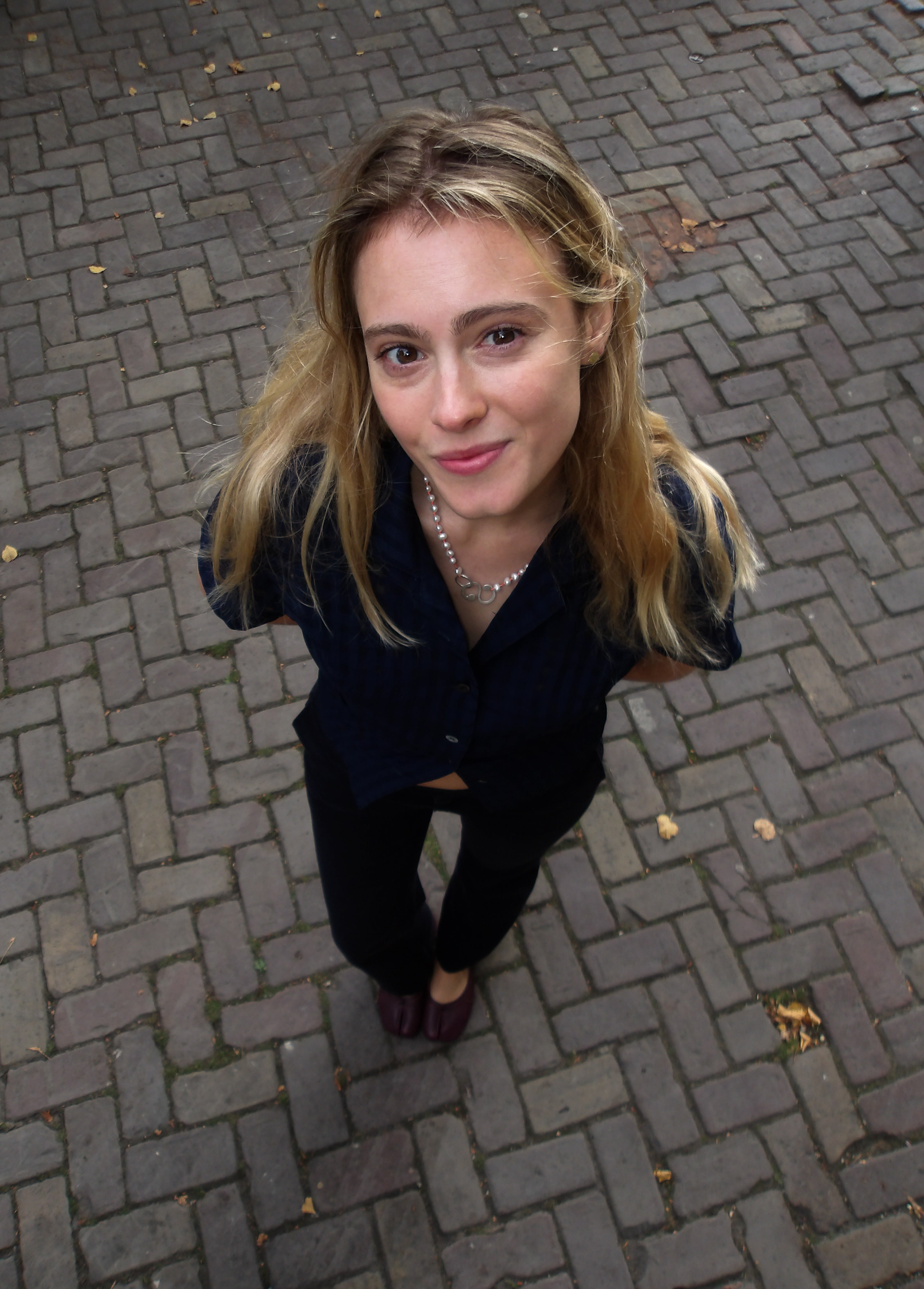 Parelketting op oranje draad met zilveren slot