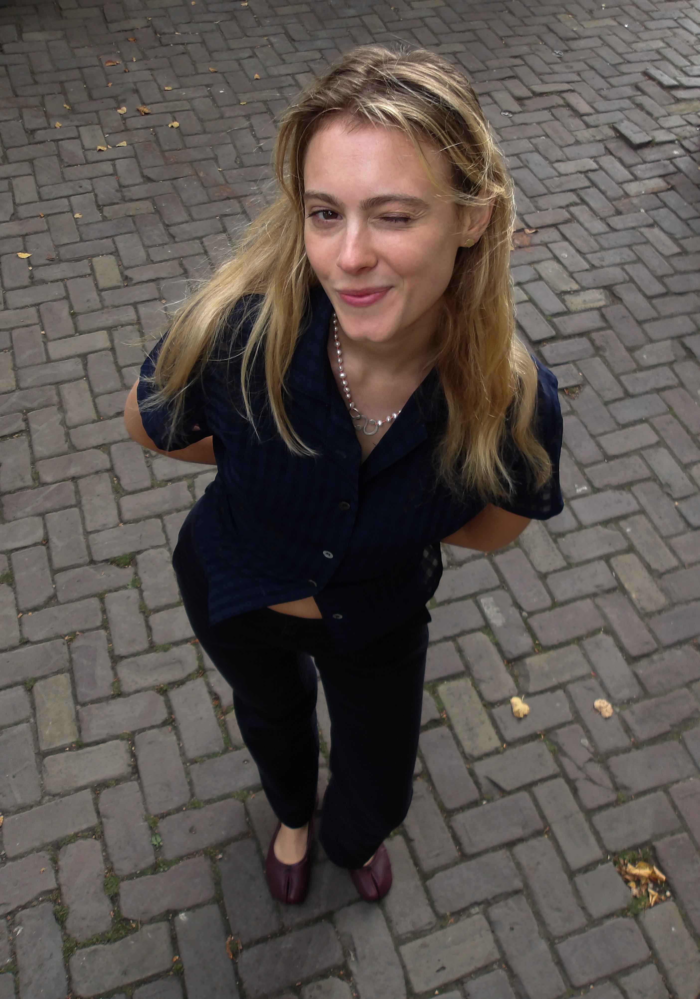 Parelketting op oranje draad met zilveren slot