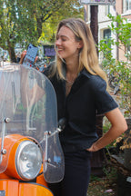 Parelketting op oranje draad met zilveren slot