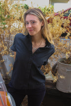 Parelketting op oranje draad met zilveren slot